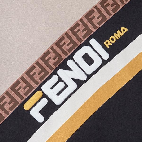 【国内完売品!!】FENDI FILA☆FFロゴ付き フードパーカー FY0945A65